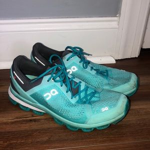 ⚡️ON RUNNING SHOES⚡️